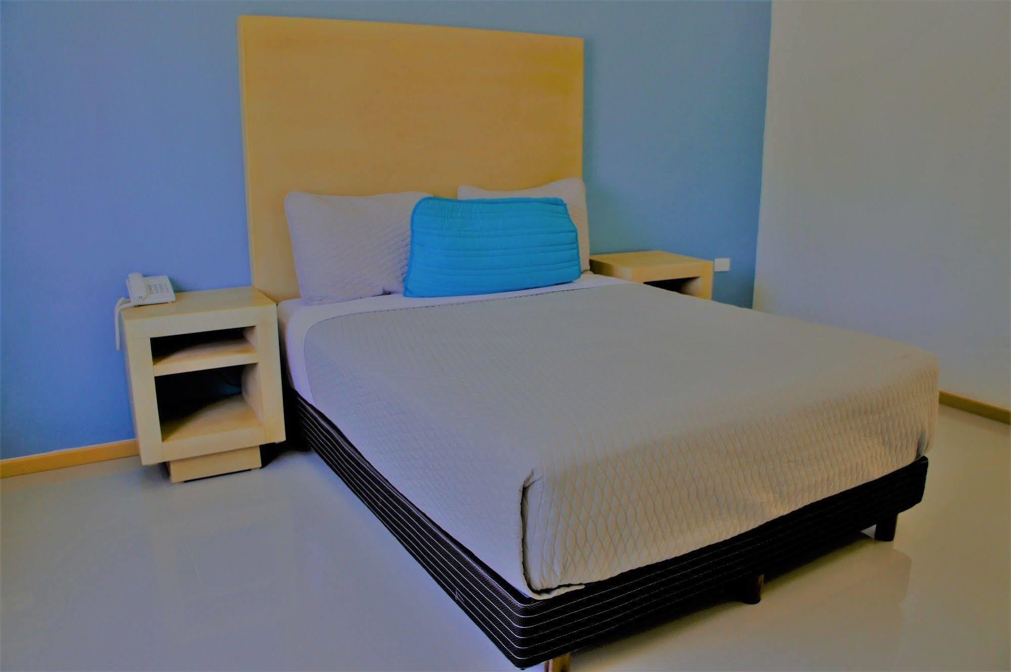 Capital Hotel Monclova Eksteriør billede