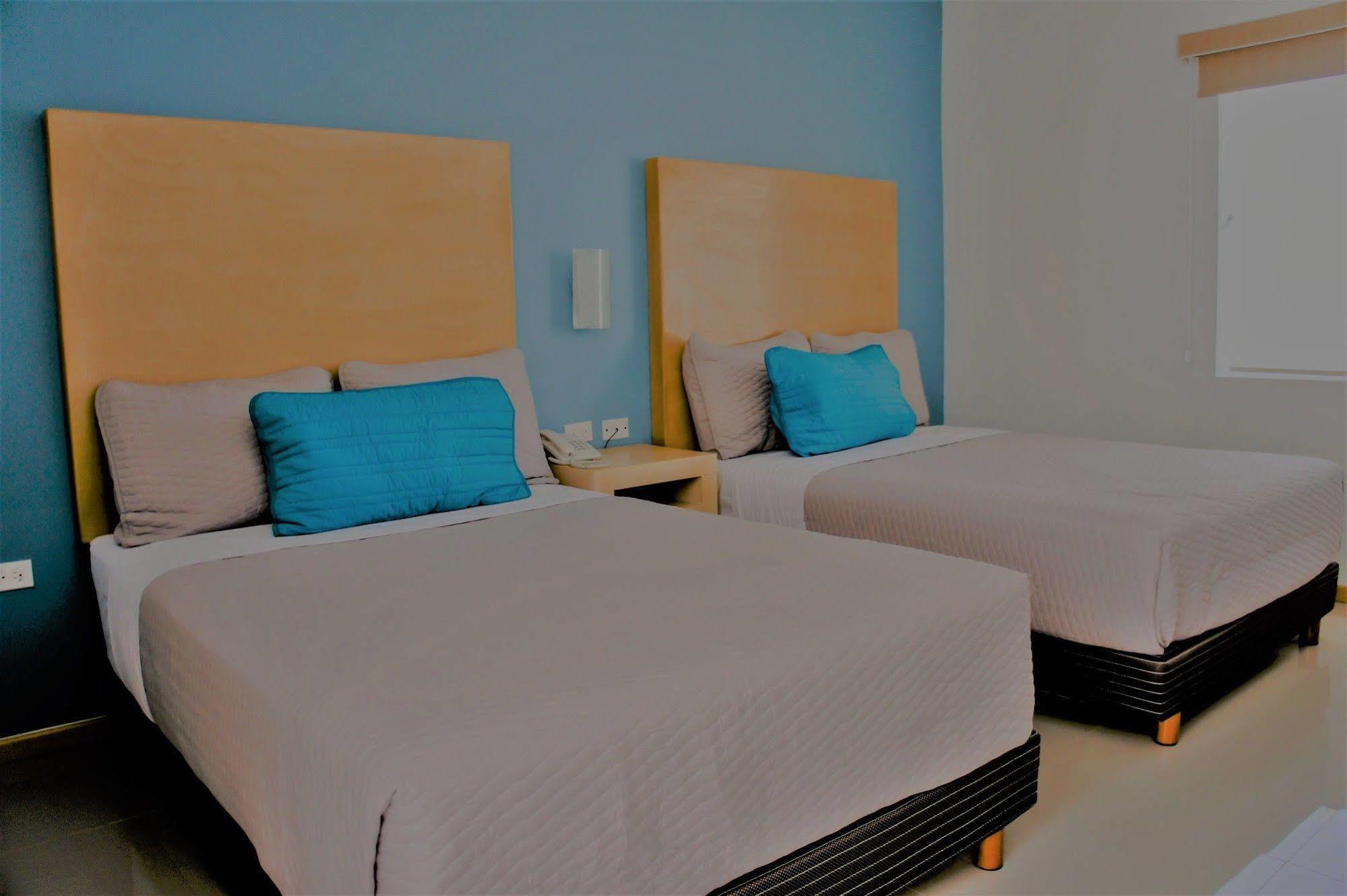 Capital Hotel Monclova Eksteriør billede