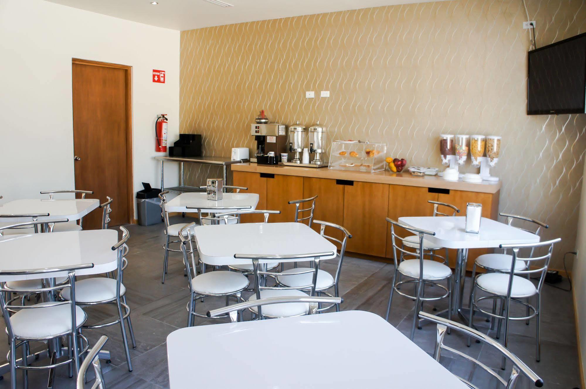 Capital Hotel Monclova Eksteriør billede