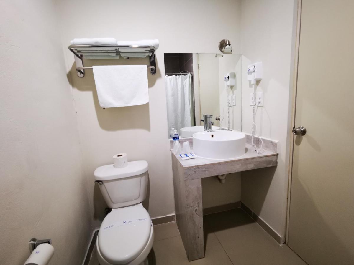 Capital Hotel Monclova Eksteriør billede